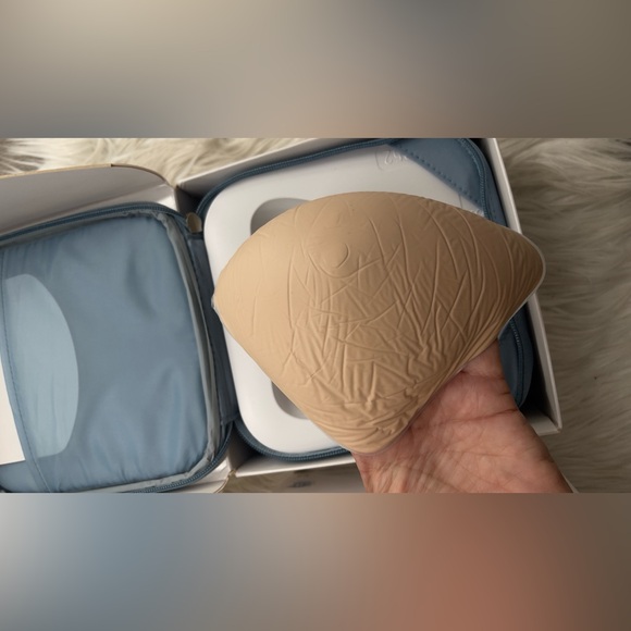 Amoena pair Natura Light 2A Breast Form - Tawny - Picture 4 of 7